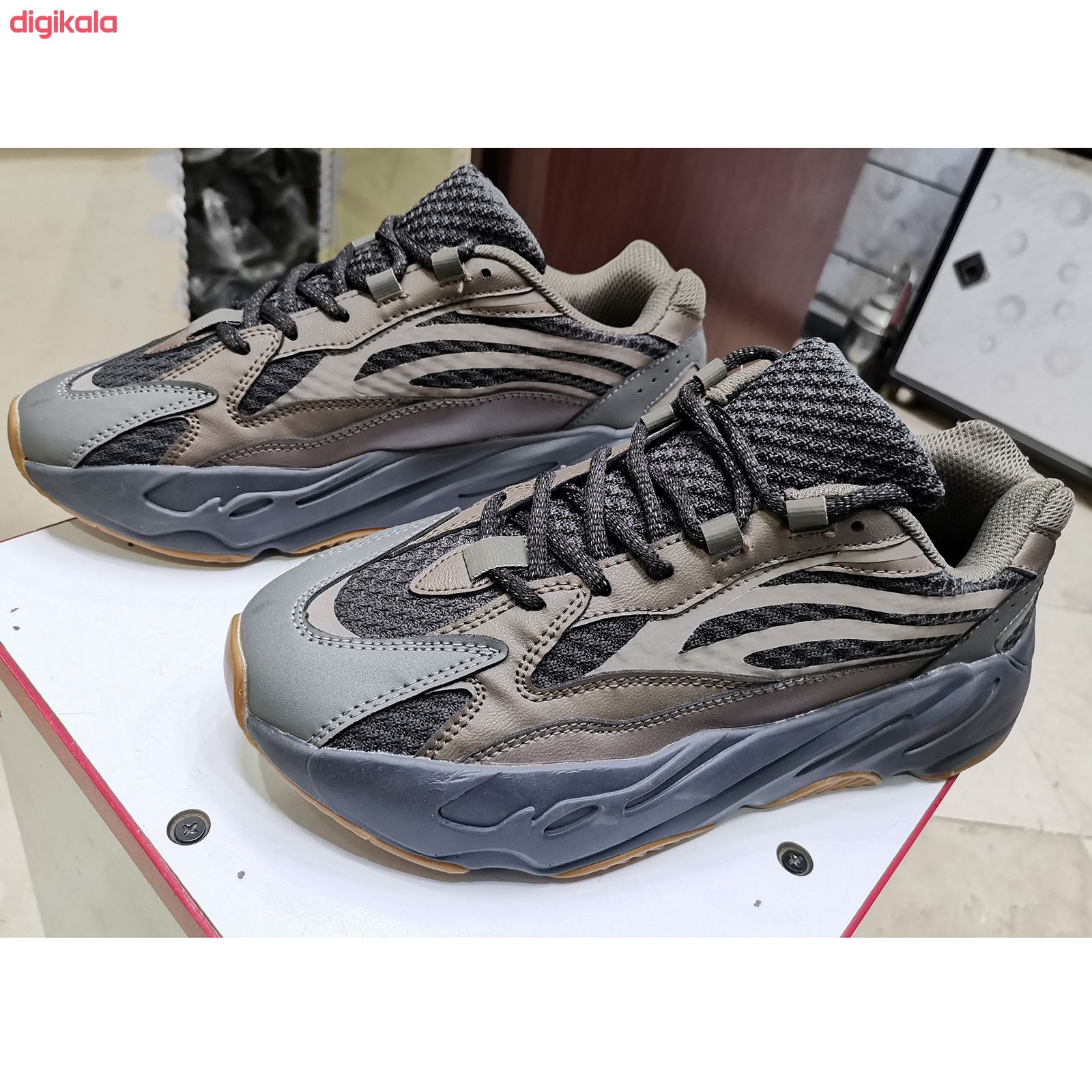 کفش مخصوص پیاده روی مردانه آدیداس مدل yeezy 700 کد B1