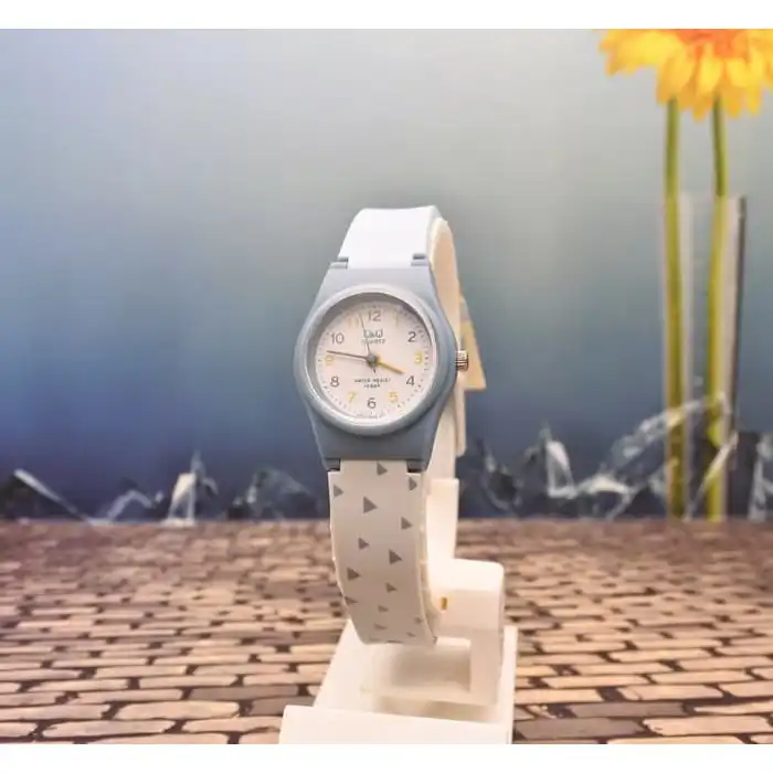 ساعت مچی عقربه ای دخترانه کیو اند کیو مدل VP47J035Y