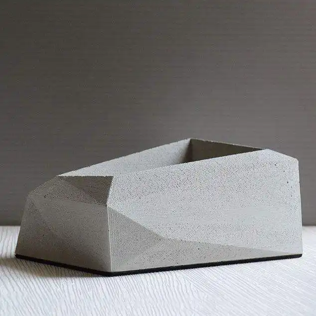 گلدان بتنی استودیو اشل مدل E12