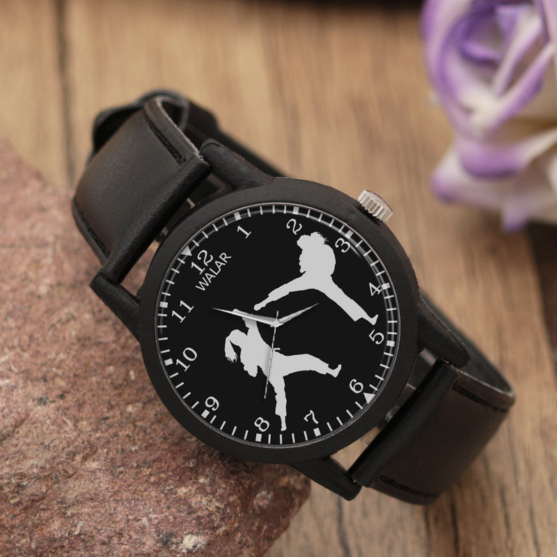 ساعت مچی عقربه ای زنانه والار طرح کاراته کد LF2740