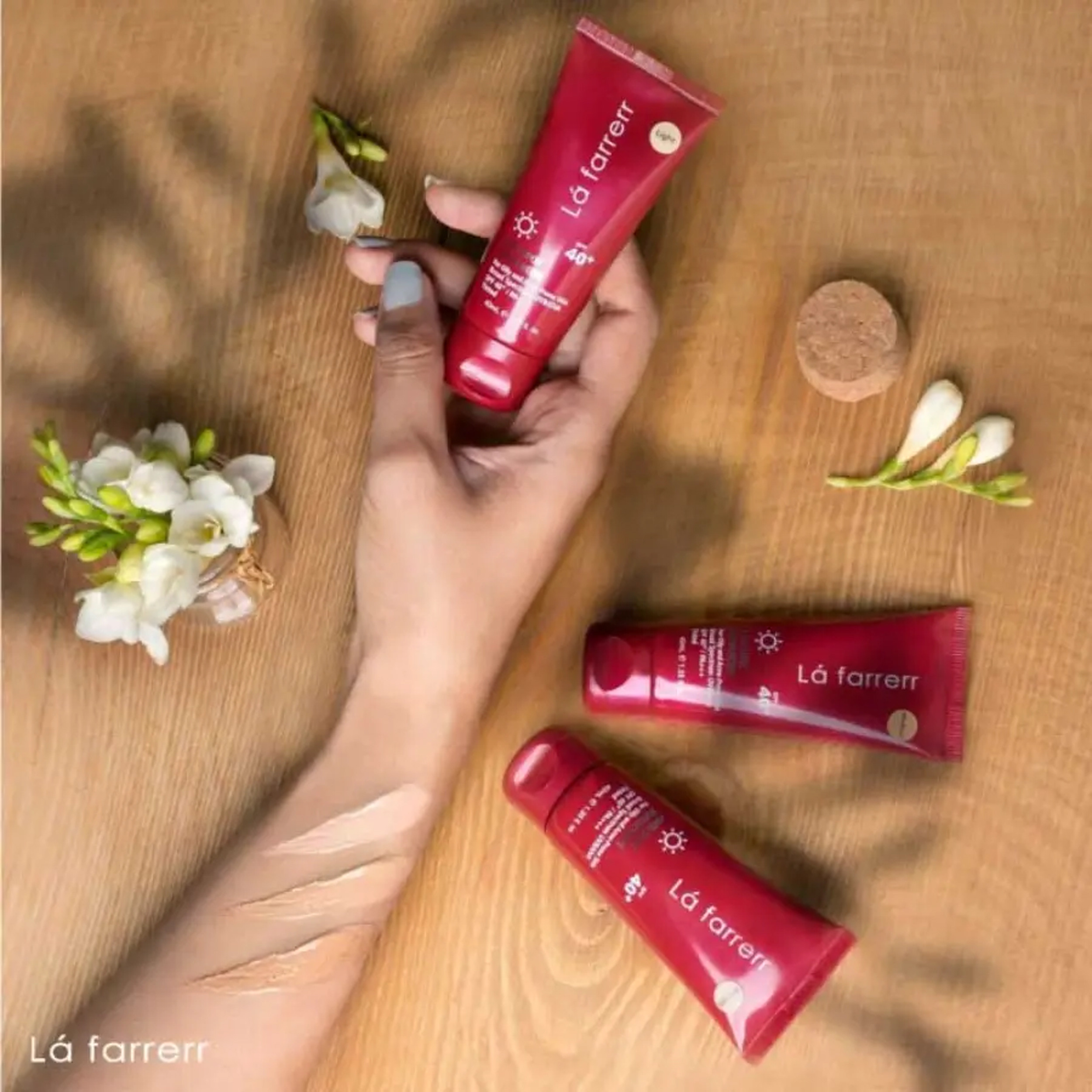 کرم ضد آفتاب رنگی لافارر مدل SPF40 محافظ UVA ،UVB و +++PA، ضد لک، مناسب پوستهای خشک و معمولی حجم 40 میلیلیتر کرم ضد آفتاب رنگی لافارر مدل SPF40 محافظ UVA ،UVB و +++PA، ضد لک، مناسب پوستهای خشک و معمولی حجم 40 میلیلیتر