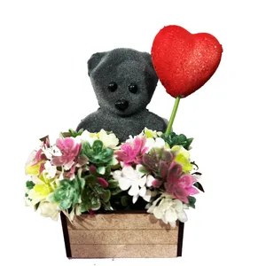گلدان به همراه گل مصنوعی مدل خرس سبد گلدار