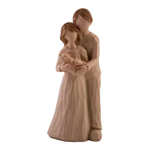 مجسمه مدل آقا و خانم بهمراه نوزاد کد 83.U