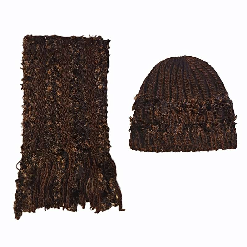 ست کلاه و شال گردن بافتنی زنانه مدل Feather رنگ قهوه ای