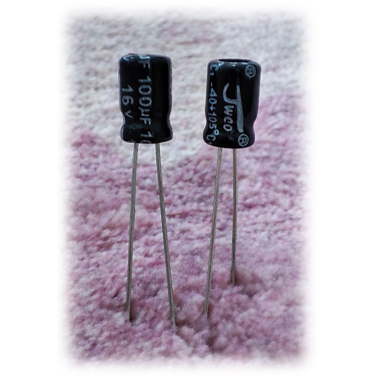 خازن الکترولیت 100 میکرو فاراد 16 ولت جی دبلیو کو کد Silvana-C05 بسته 50 عددی