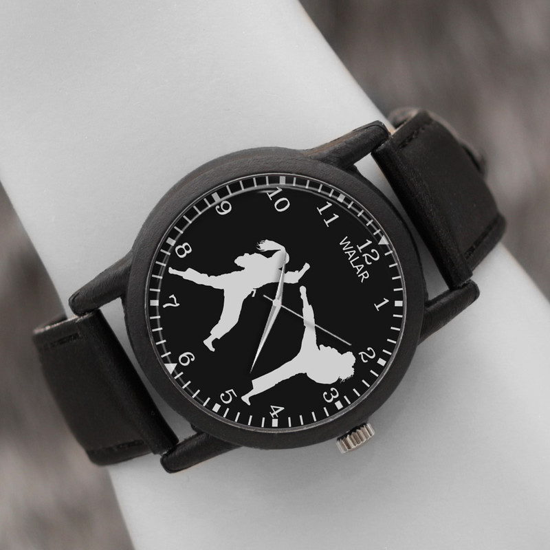 ساعت مچی عقربه ای زنانه والار طرح کاراته کد LF2740