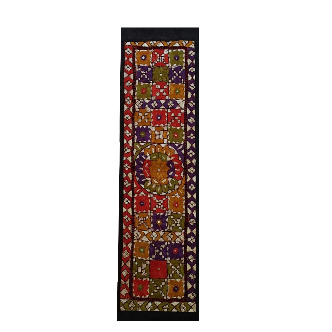 رومیزی سوزن دوزی کد SOOZRA16