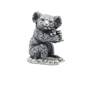 مجسمه طرح کوالا بامبو به دست