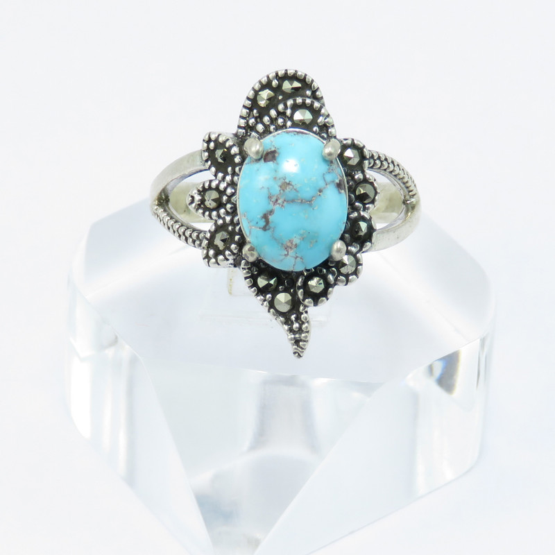 انگشتر نقره زنانه کد 215 انگشتر نقره زنانه کد 215