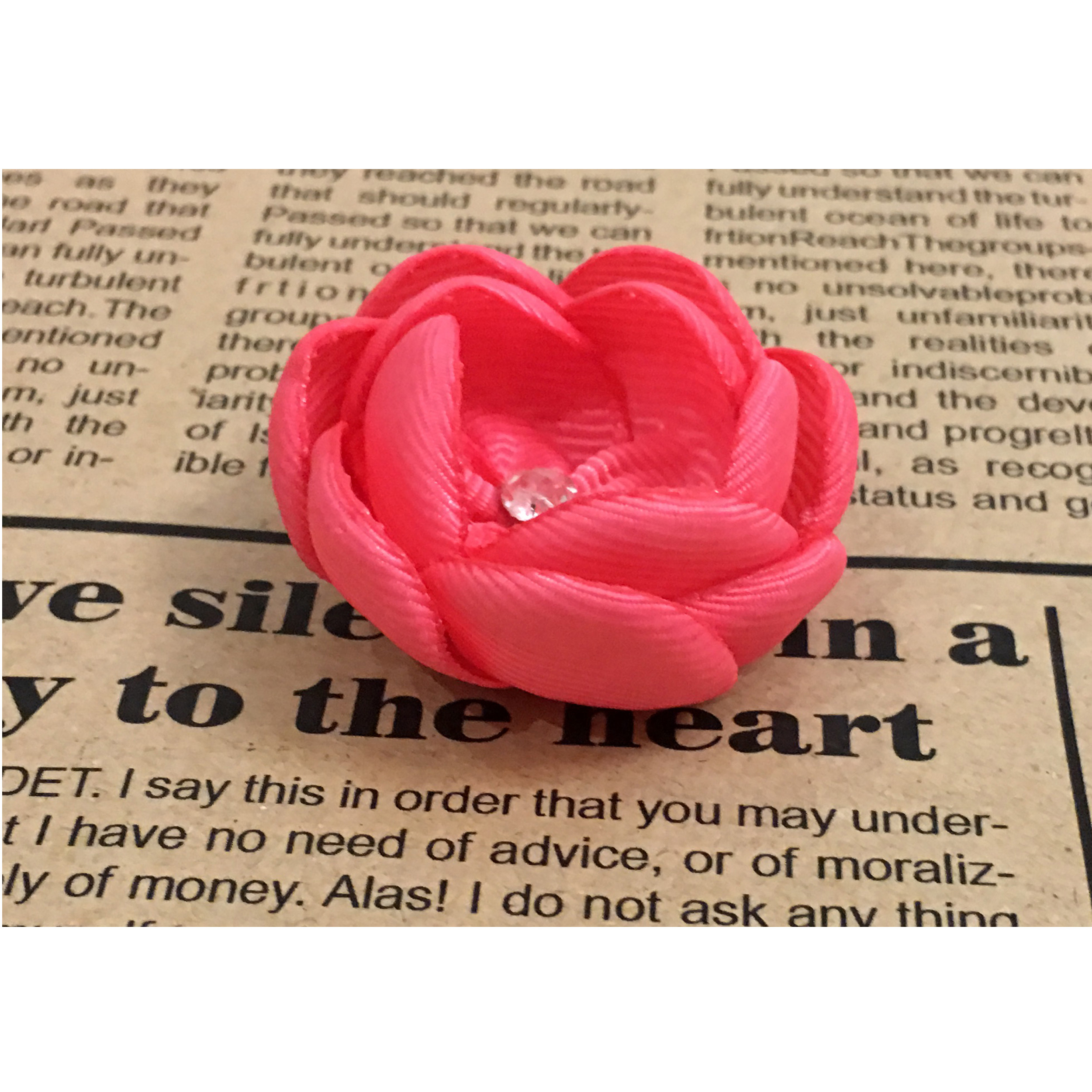 گل سینه دخترانه طرح گل رز کد RO.NEG بسته 2 عددی گل سینه دخترانه طرح گل رز کد RO.NEG بسته 2 عددی