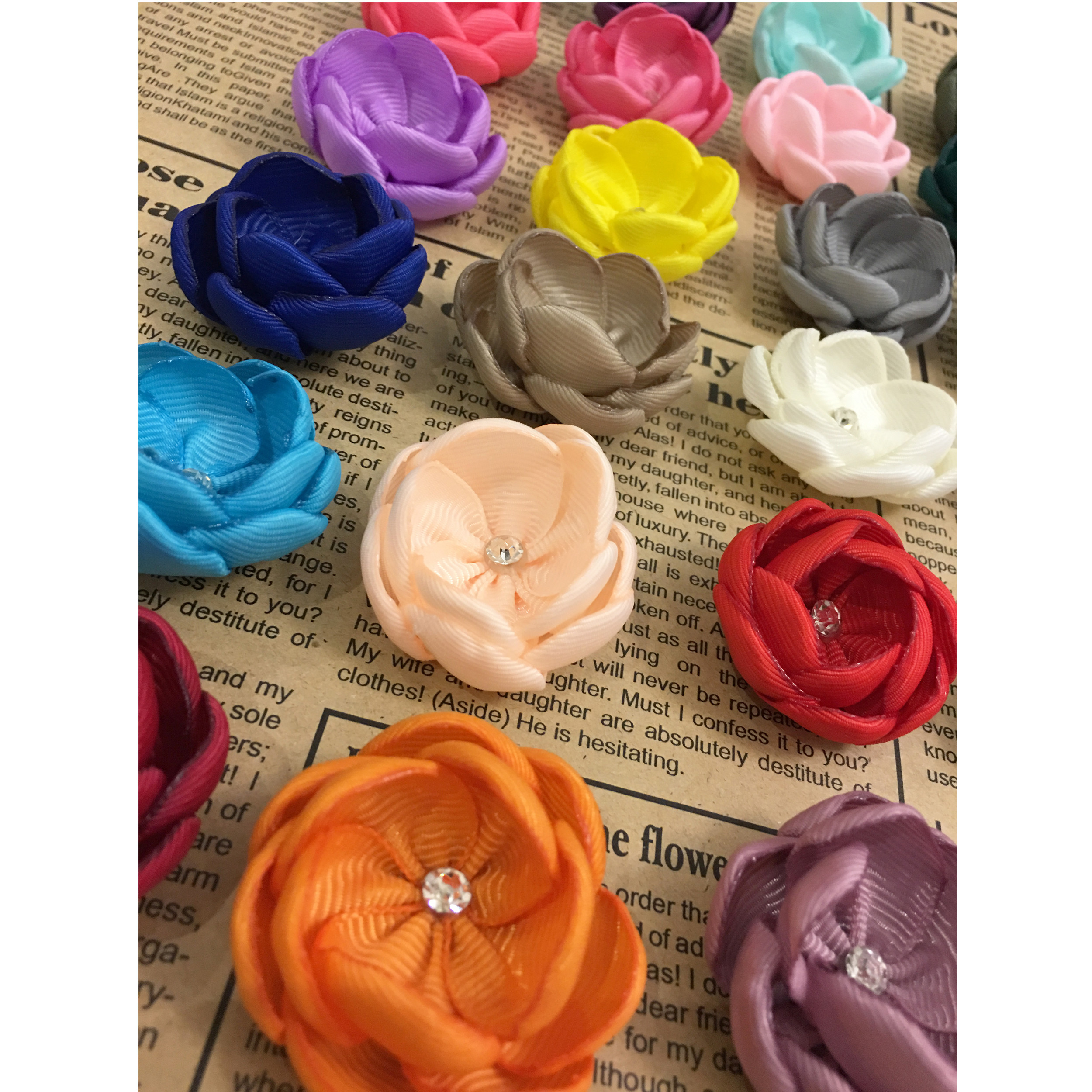 گل سینه دخترانه طرح گل رز کد RO.NEG بسته 2 عددی گل سینه دخترانه طرح گل رز کد RO.NEG بسته 2 عددی