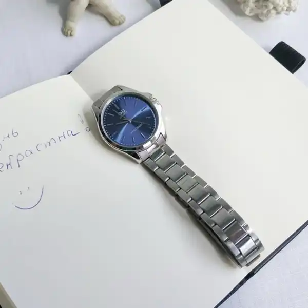 ساعت مچی عقربه ای زنانه کیو اند کیو مدل qa07j202y