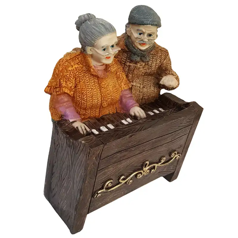 مجسمه لیلپار طرح پیر زن و مرد پیانو زن مدل DGO-1045