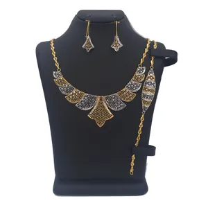 نیم ست طلا 18 عیار زنانه کد 3002