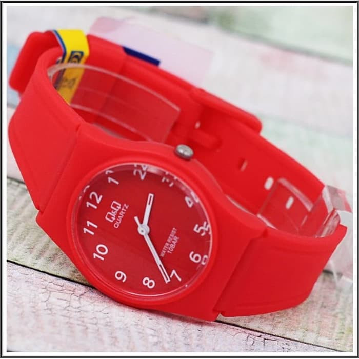 ساعت مچی عقریه ای دخترانه کیو اند کیو مدل Vp34J067Y