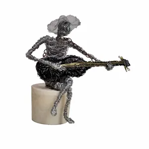 مجسمه طرح گیتاریست مدل اچ ام 1