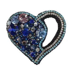 گل سینه زنانه طرح قلب