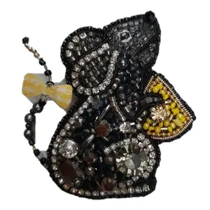 گل سینه زنانه طرح موش