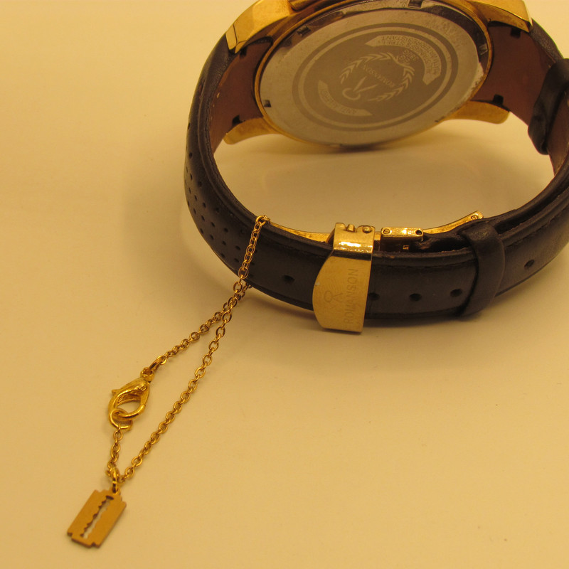 آویز ساعت زنانه طرح تیغ آویز ساعت زنانه طرح تیغ