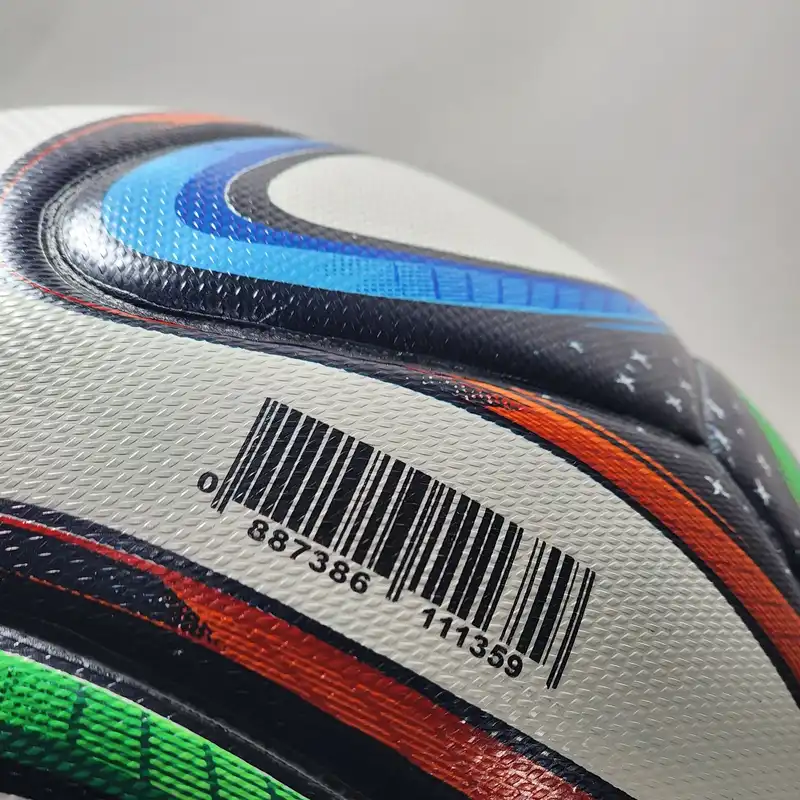 توپ فوتبال مدل برازوکا جام جهانی 2014