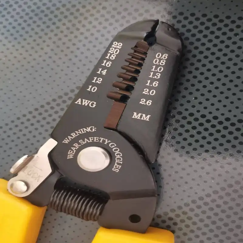 انبر سیم لخت کن دلی مدل DL2607 سایز 7 اینچ