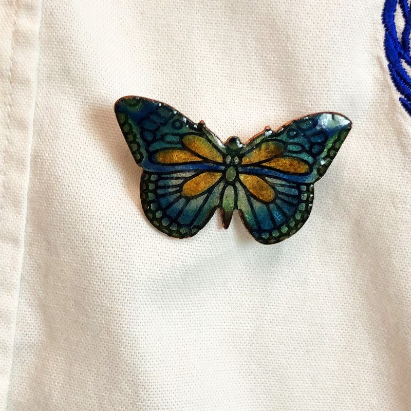 گل سینه آراسته طرح پروانه مدل GZ98897 گل سینه آراسته طرح پروانه مدل GZ98897