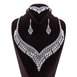 نیم ست نقره زنانه بازرگانی میلادی کد NTR_023