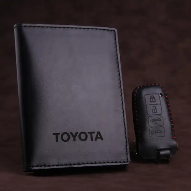 ست هدیه چرم ماکان طرح تویوتا کد sh-451