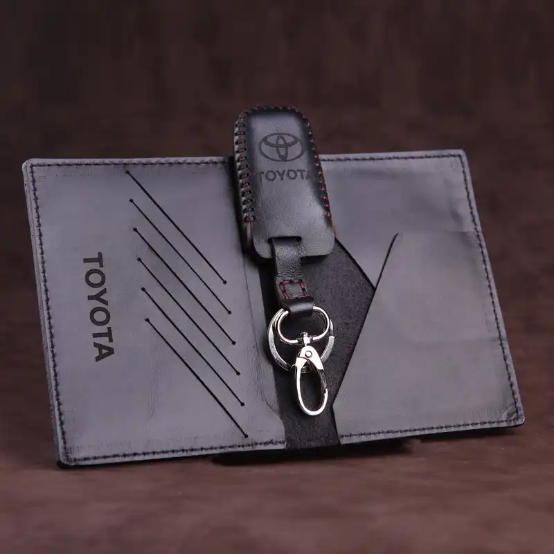 ست هدیه چرم ماکان طرح تویوتا کد sh-451