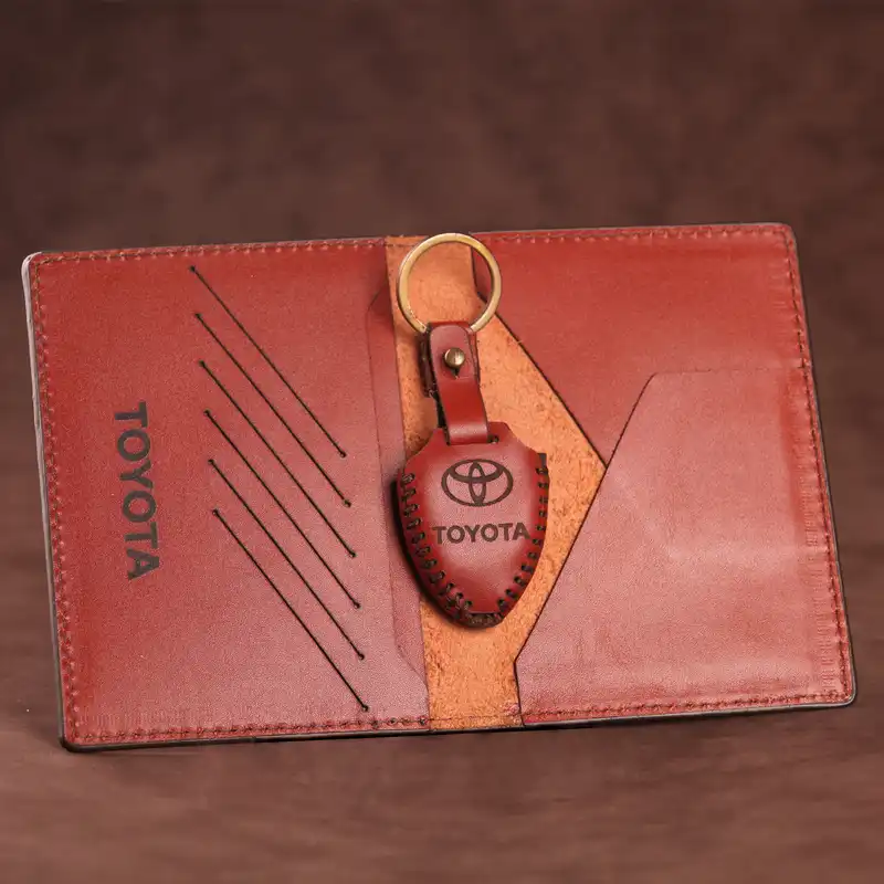 ست هدیه چرم ماکان طرح تویوتا پرادو کد sh-463