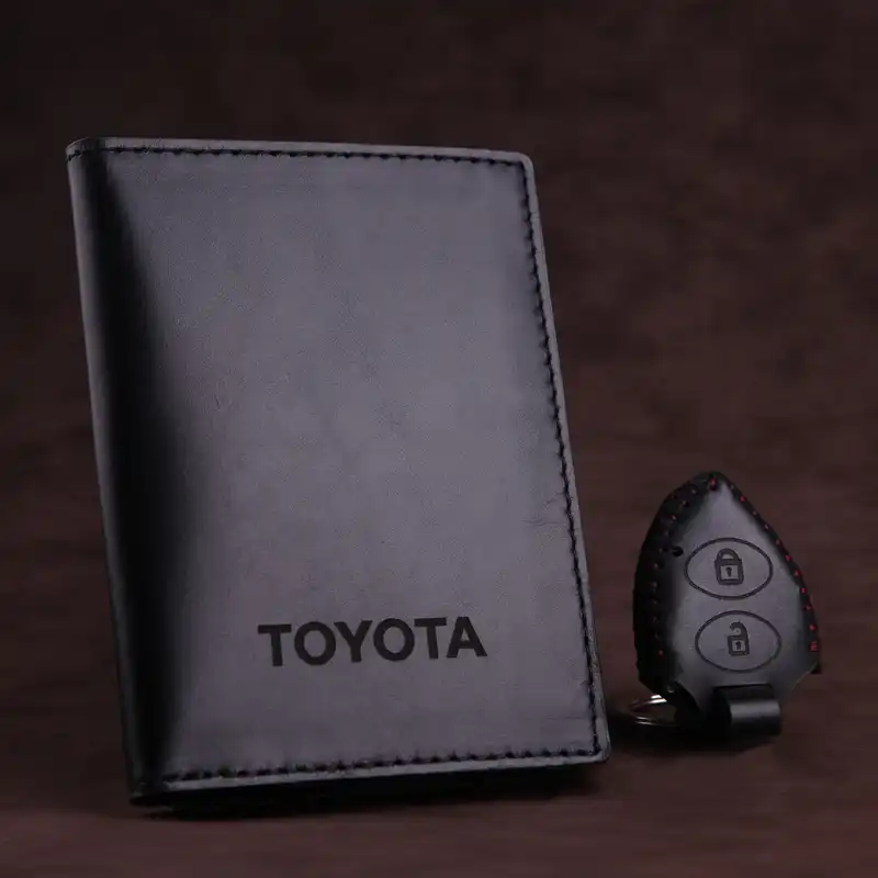 ست هدیه چرم ماکان طرح تویوتا پرادو کد sh-471