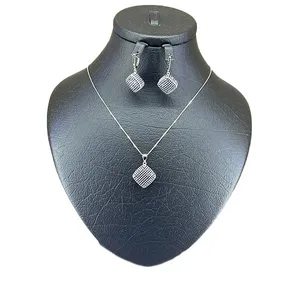 نیم ست نقره زنانه سواروسکی مدل مربع کد 84100