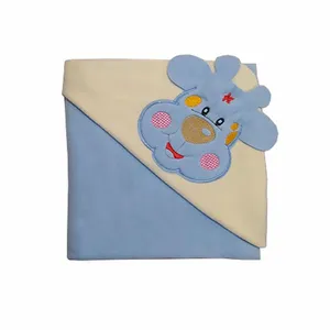 پتو نوزاد طرح زرافه کد P400 سایز 70×70 سانتی متر