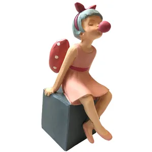 مجسمه  طرح دختر و آدامس بادکنکی مدل design