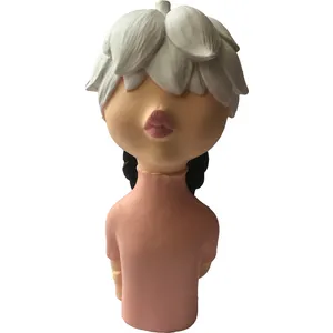 مجسمه طرح دختر مدل Madam