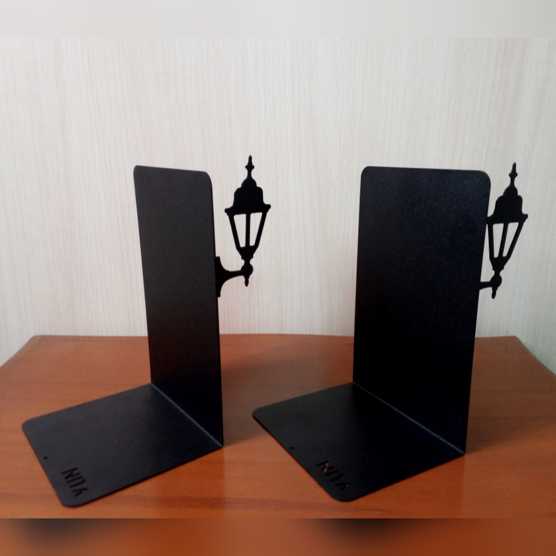 نگهدارنده کتاب نیتا طرح چراغ کلاسیک