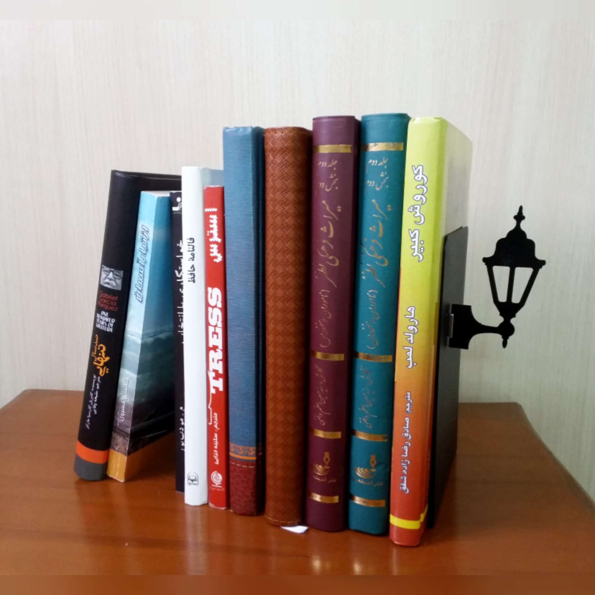 نگهدارنده کتاب نیتا طرح چراغ کلاسیک
