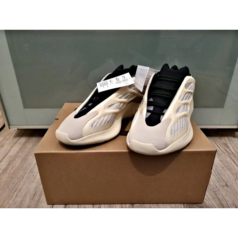 کفش مخصوص پیاده روی مردانه مدل Yeezy 700 V3 Azael