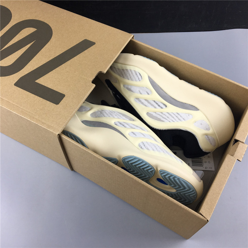 کفش مخصوص پیاده روی مردانه مدل Yeezy 700 V3 Azael