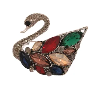 گل سینه زنانه طرح قو کد GS1052