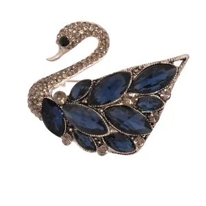 گل سینه زنانه طرح قو کد GS1053