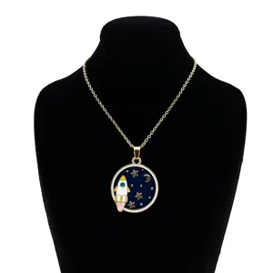 گردنبند دخترانه طرح فضاپیما کد 5000