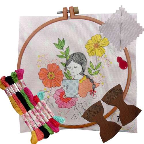 بسته گلدوزی طرح دخترک و گلدان مجموعه 13 عددی