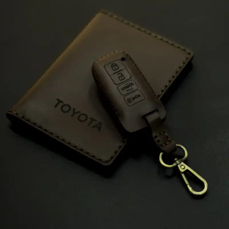 ست هدیه چرمینه اسپرت طرح تویوتا کد 55027-FOUR