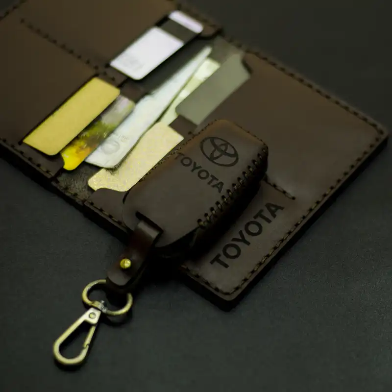 ست هدیه چرمینه اسپرت طرح تویوتا کد 55027-PRI