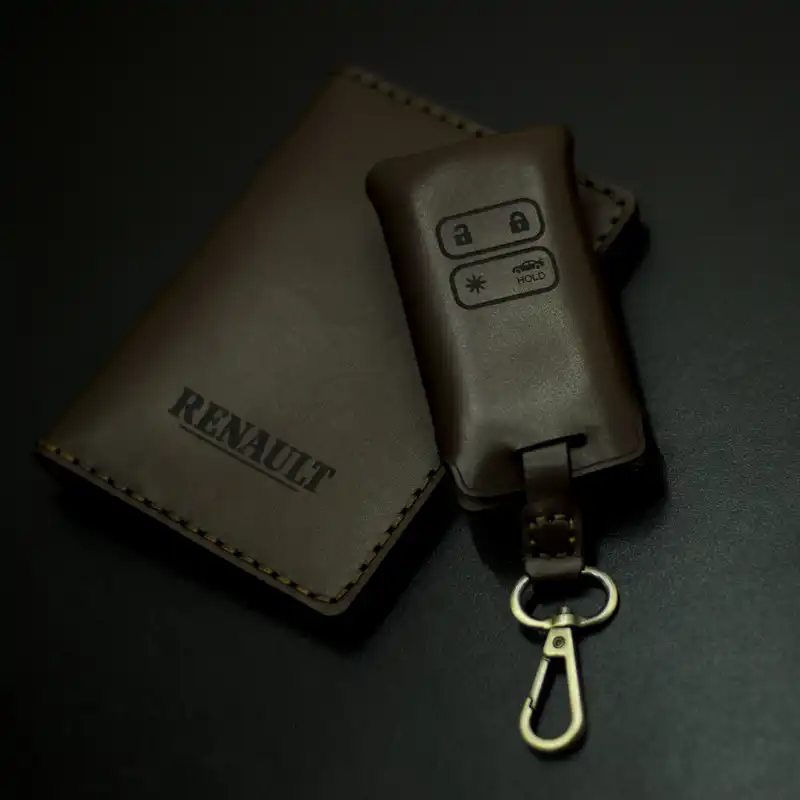 ست هدیه چرمینه اسپرت طرح رنو کد 52027-TAL