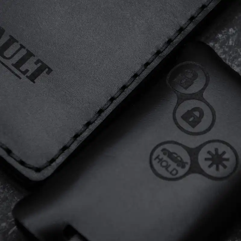 ست هدیه چرمینه اسپرت طرح رنو کد 52027-FEL