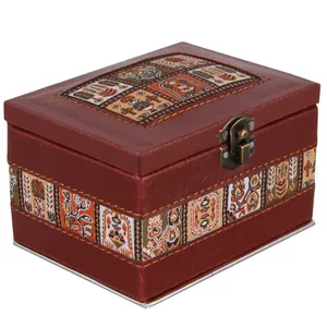 جعبه هدیه چرمی طرح خشتی کد 191042