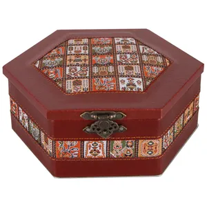 جعبه هدیه چرمی طرح خشتی کد 191044