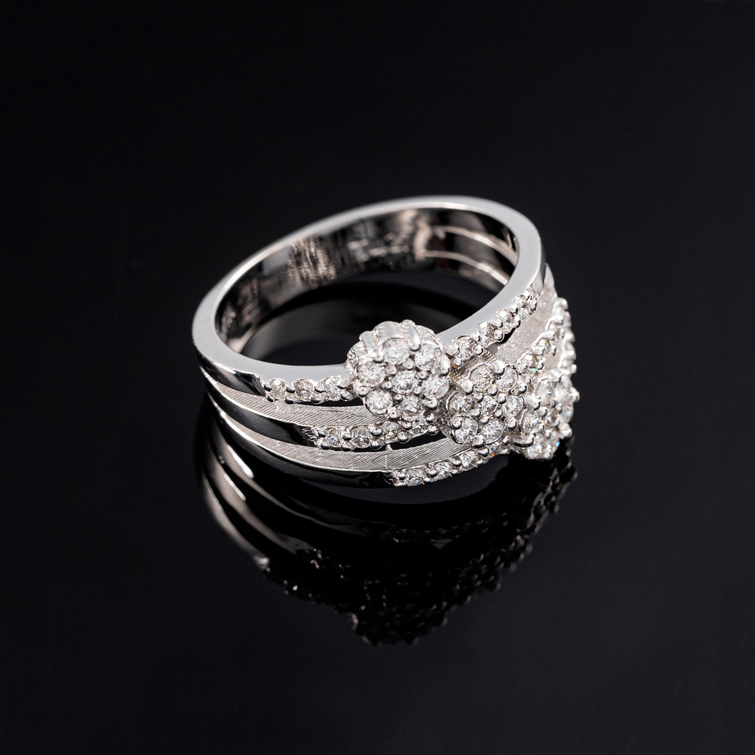 انگشتر طلا 18 عیار زنانه جواهری سون مدل 2425